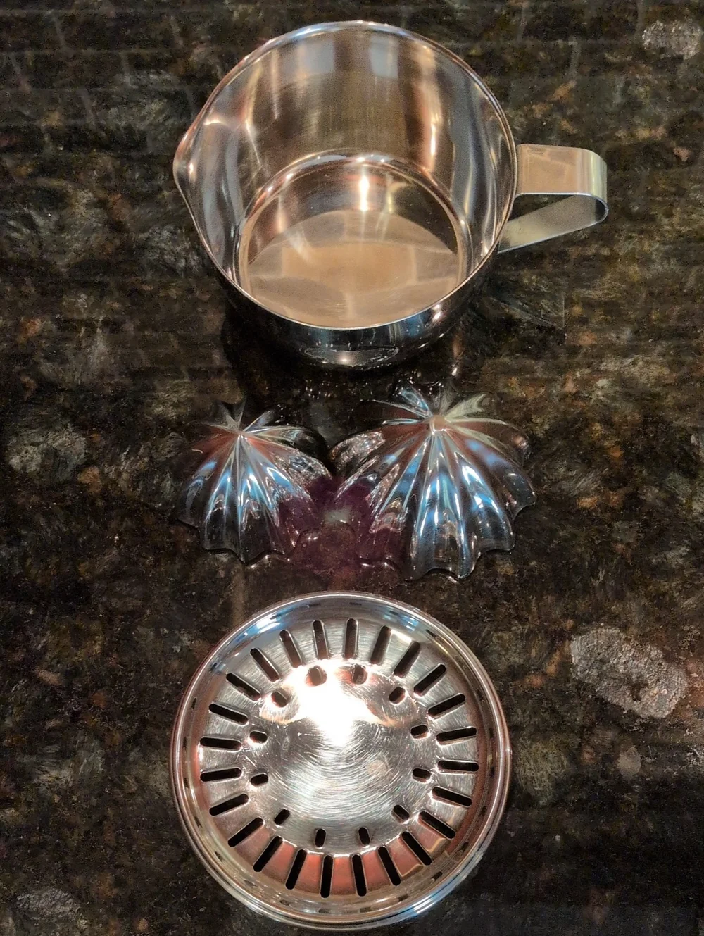 Stainless Steel Citrus Juicer with Pulp Strainer - Lemons & Limes